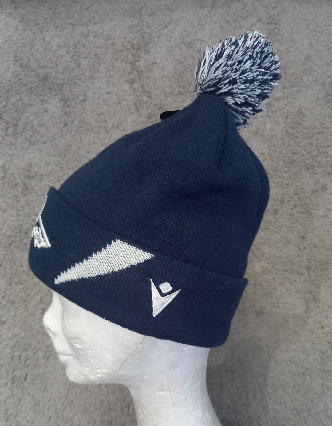 Berretto pom pom Shark m25/26 - Macron