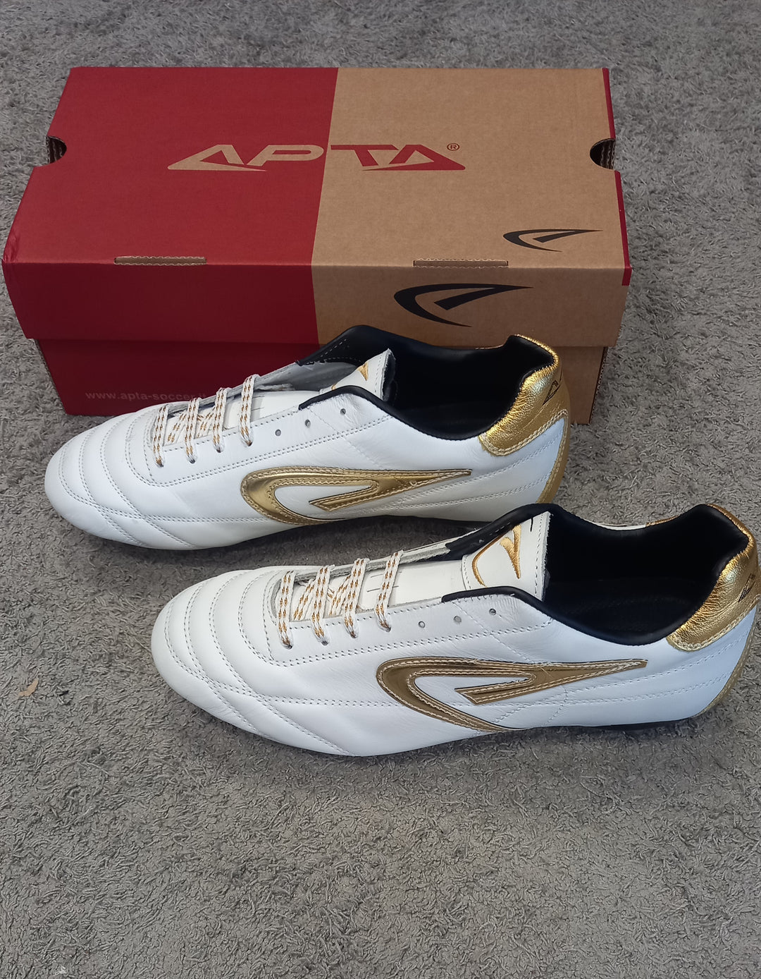 Club 8 tacchetti - Apta