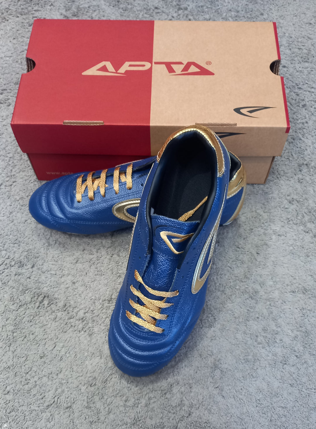 Club 8 tacchetti - Apta