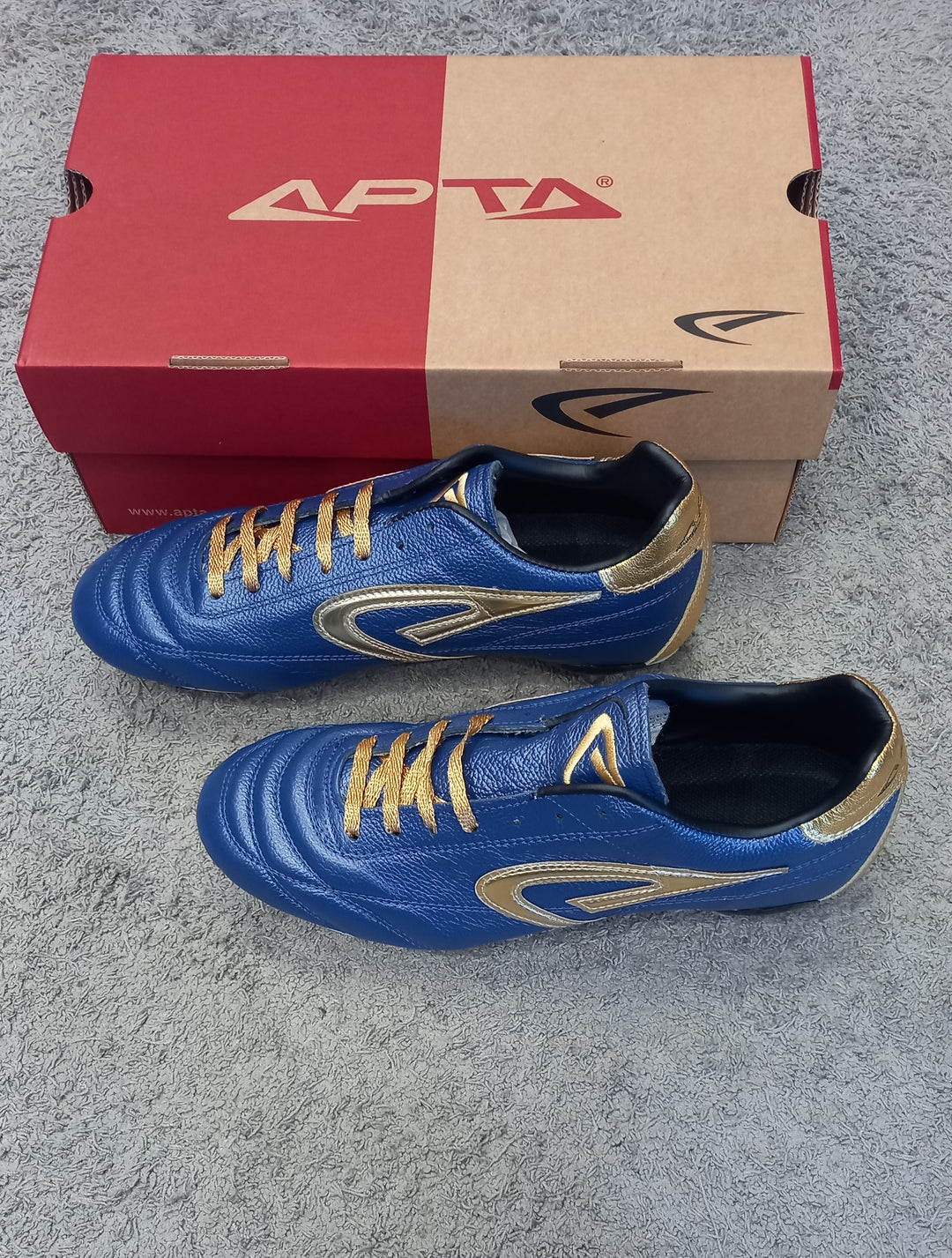 Club 8 tacchetti - Apta
